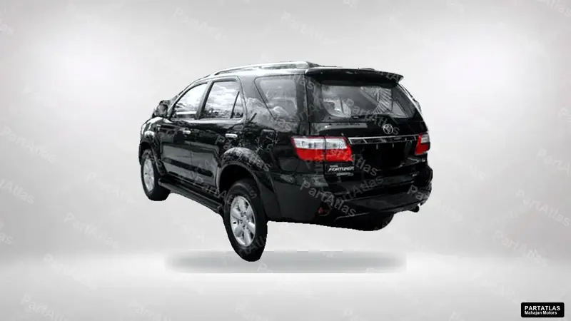 Toyota Fortuner Gen 1 (Aug 2009) rear view